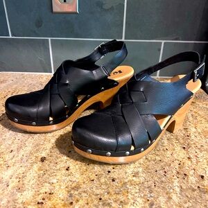 Kork woven wedge shoes.